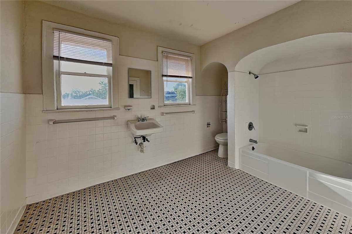 2904 CHESTNUT STREET — photo 10 of 25
