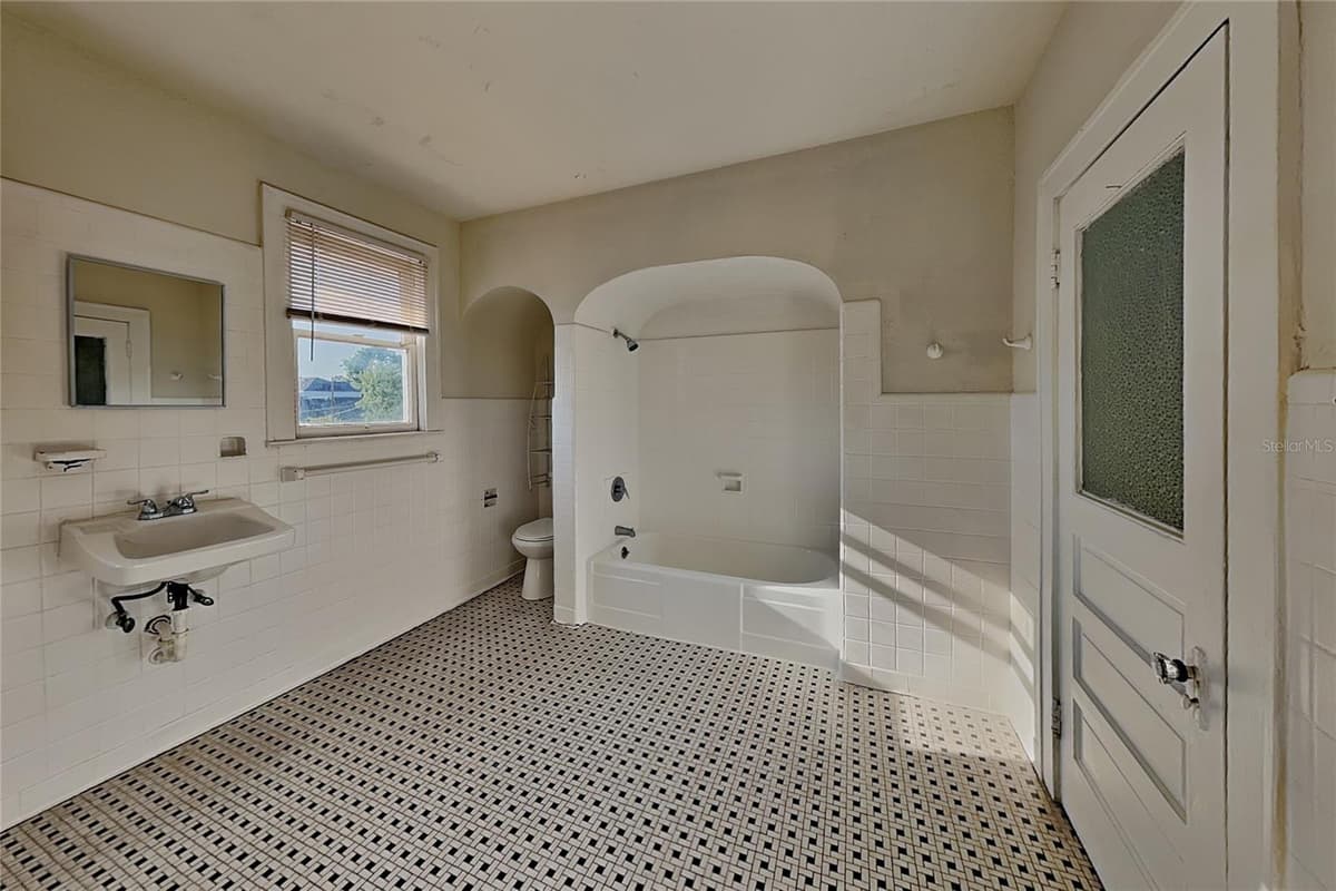 2904 CHESTNUT STREET — photo 11 of 25