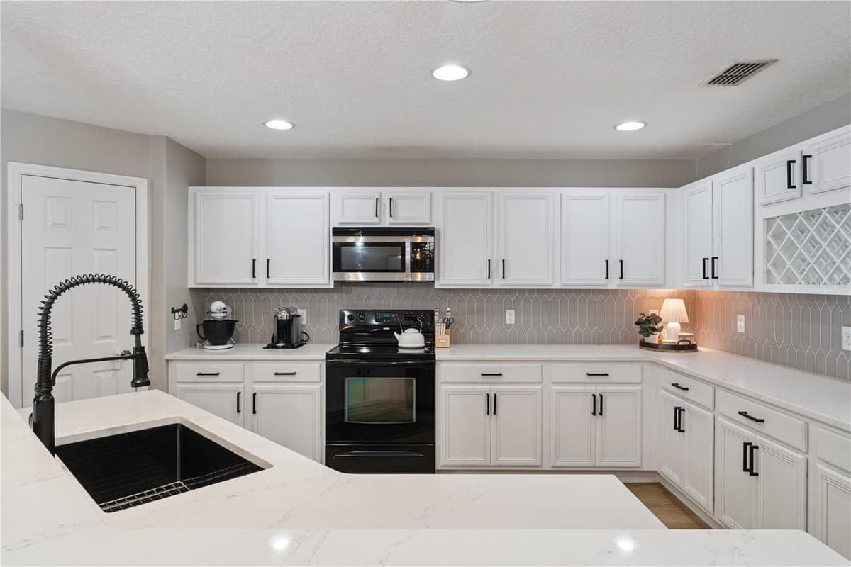 13736 PHOENIX DRIVE — photo 7 of 36
