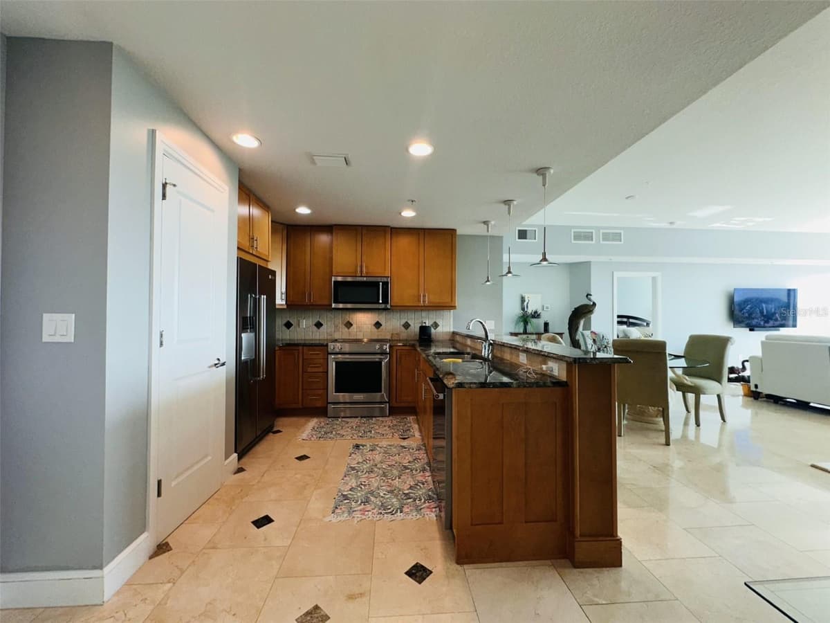 101 EOLA DRIVE — photo 33 of 88