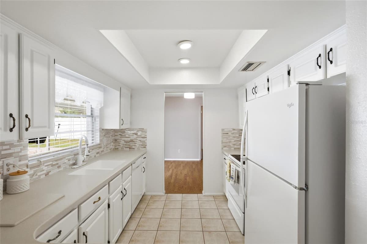 4 CARRIAGE HILL CIRCLE — photo 27 of 66