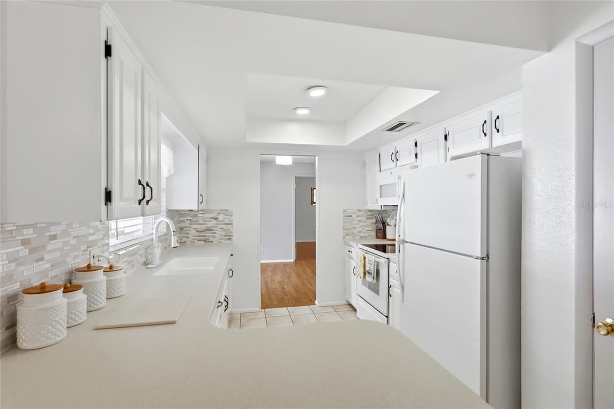 4 CARRIAGE HILL CIRCLE — photo 25 of 66