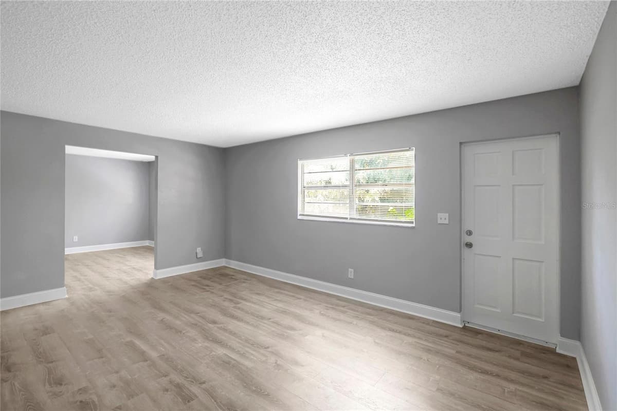 1615 SITKA STREET — photo 4 of 32