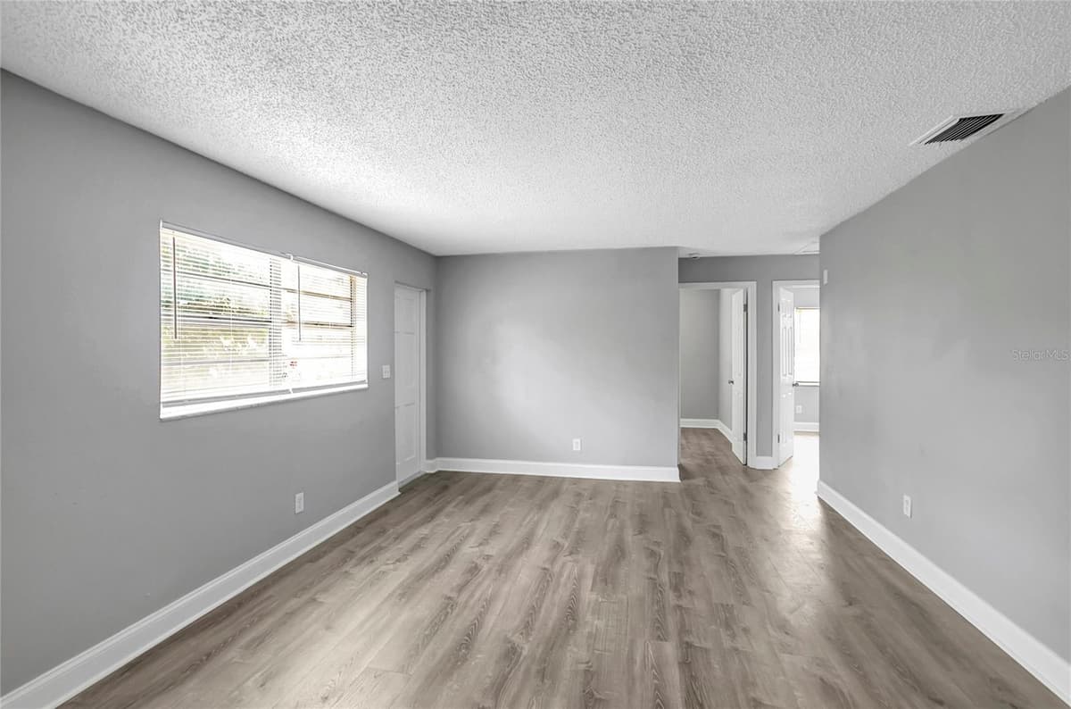 1615 SITKA STREET — photo 3 of 32
