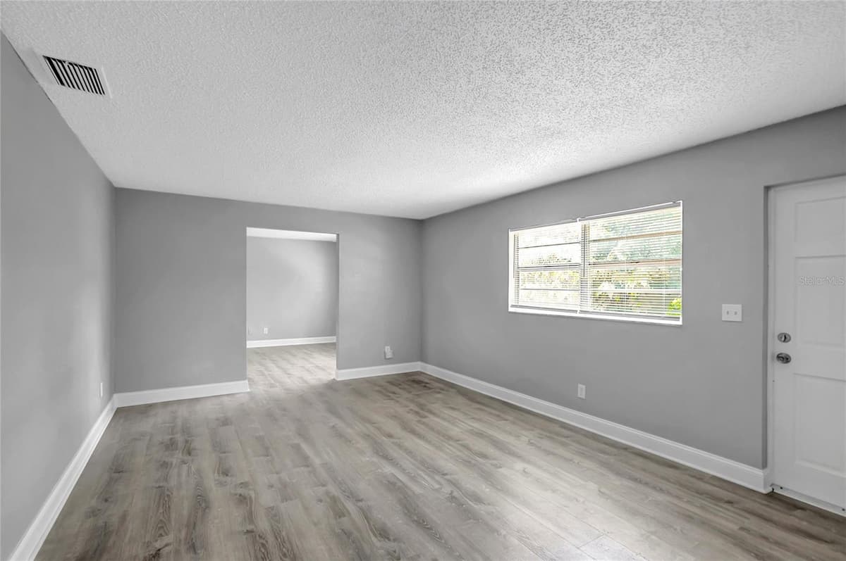 1615 SITKA STREET — photo 5 of 32