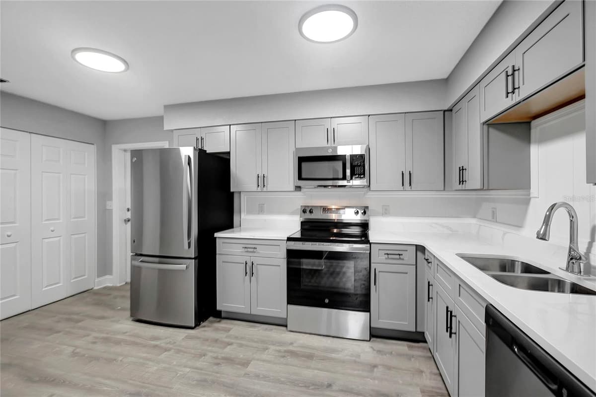 1615 SITKA STREET — photo 10 of 32