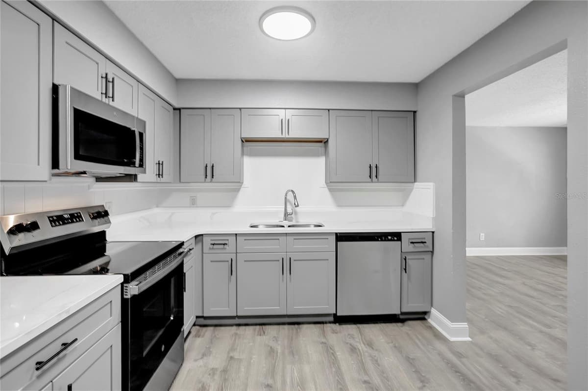 1615 SITKA STREET — photo 13 of 32