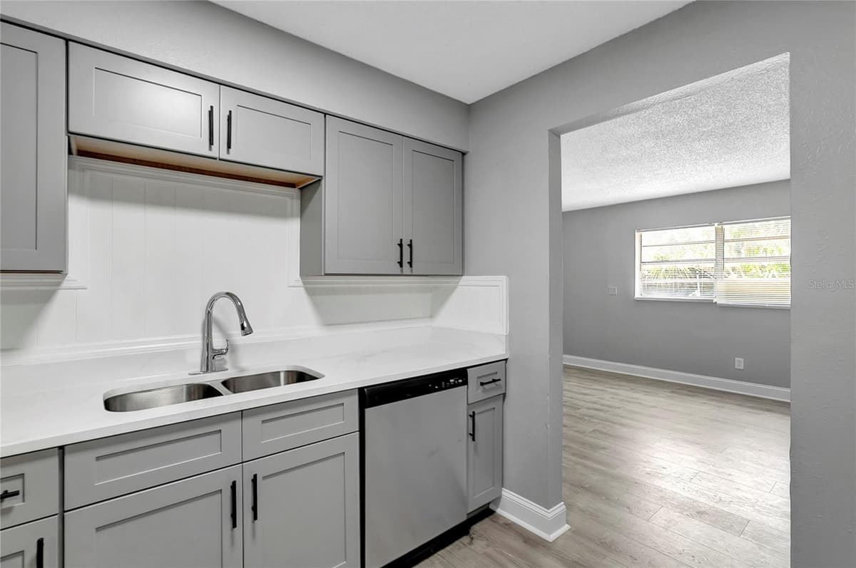 1615 SITKA STREET — photo 14 of 32