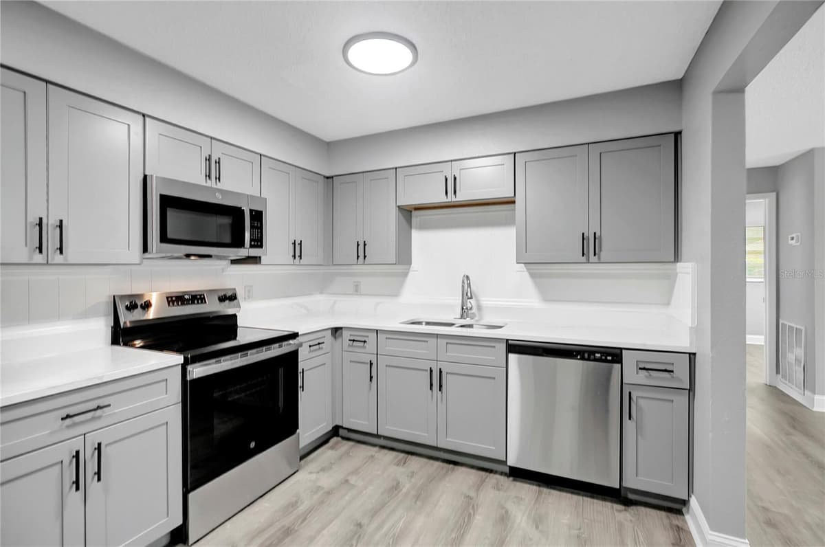 1615 SITKA STREET — photo 12 of 32