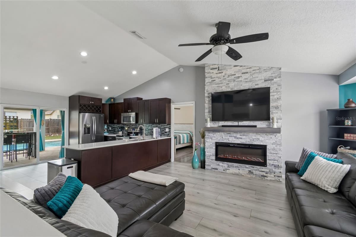 717 LA COSTA STREET — photo 4 of 46