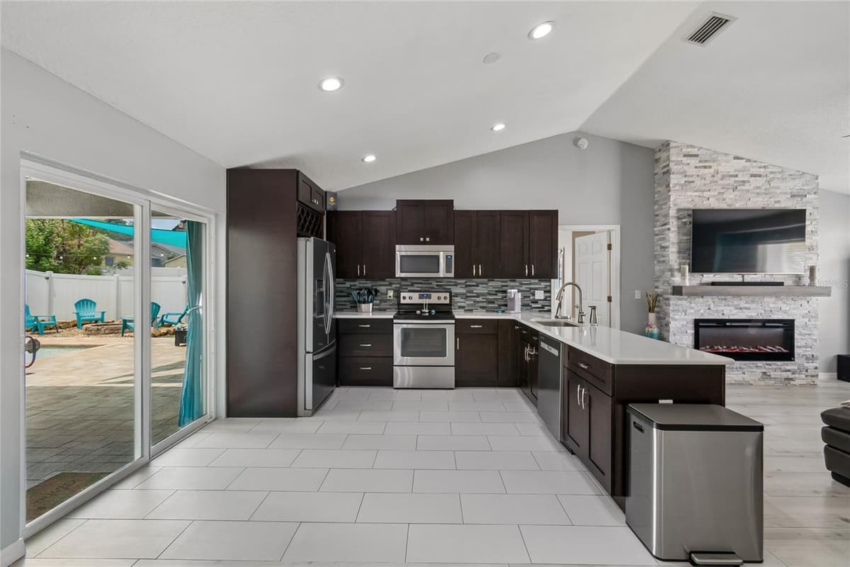 717 LA COSTA STREET — photo 7 of 46
