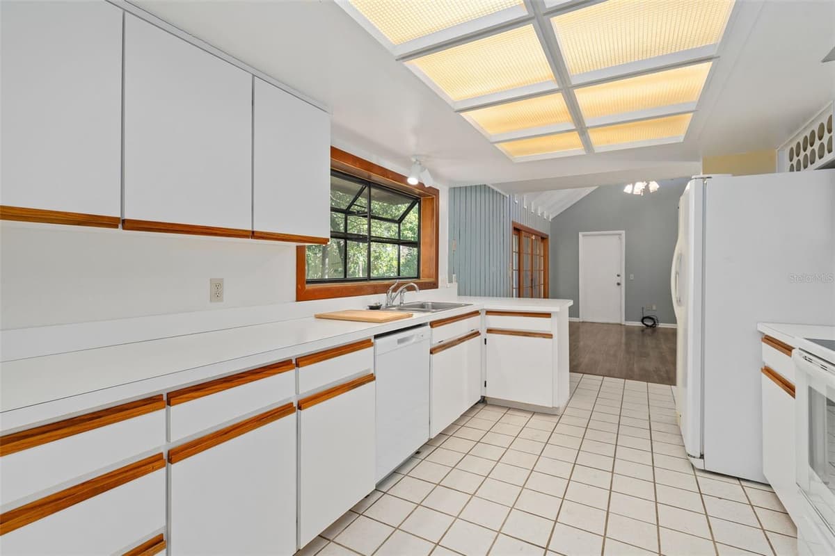 114 HIDDEN OAK DRIVE — photo 6 of 40