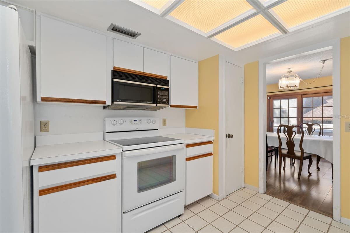 114 HIDDEN OAK DRIVE — photo 4 of 40
