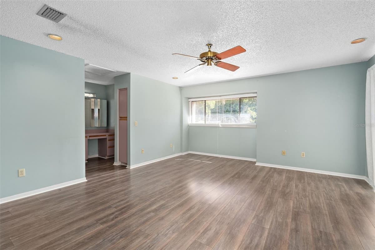 114 HIDDEN OAK DRIVE — photo 16 of 40