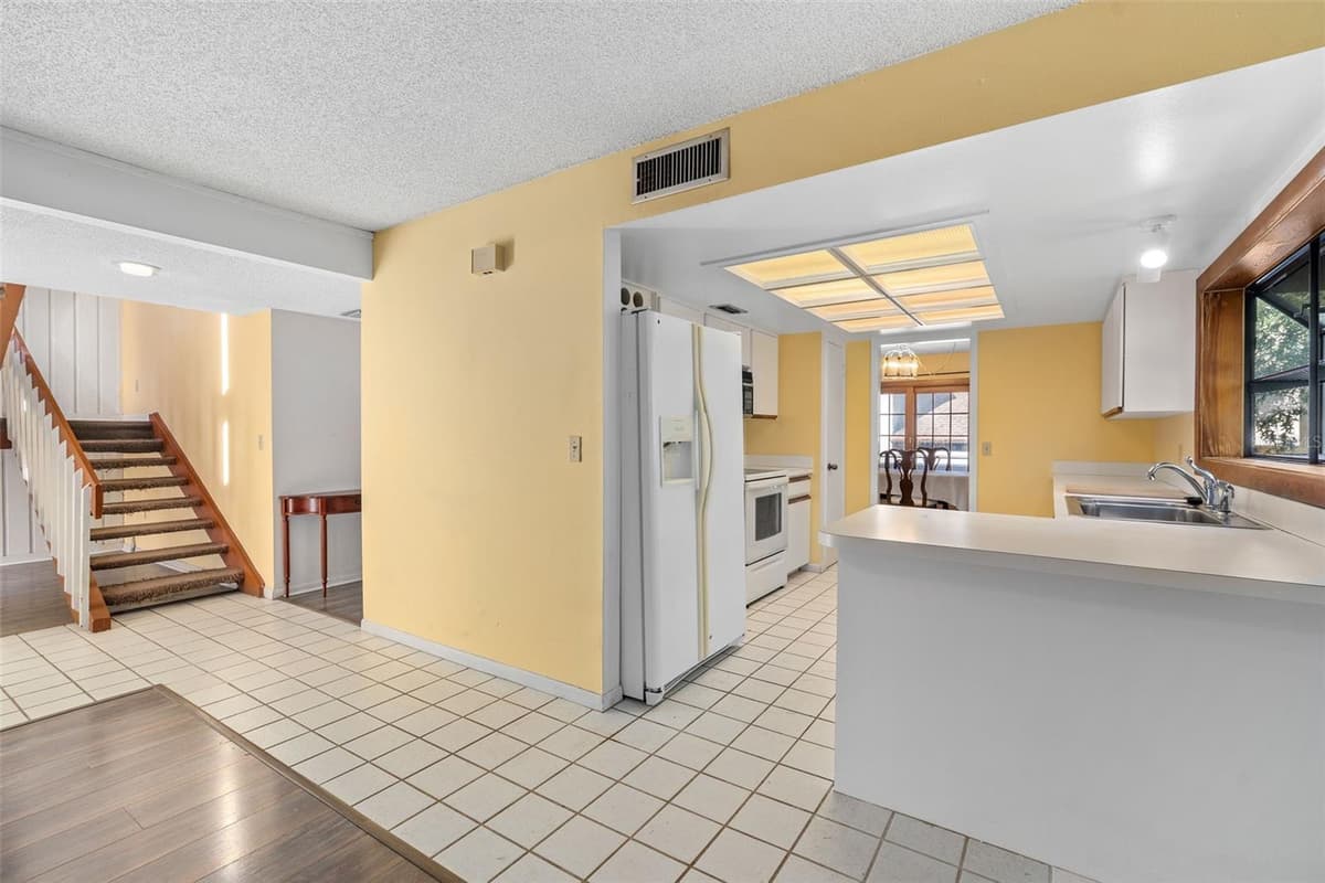 114 HIDDEN OAK DRIVE — photo 3 of 40