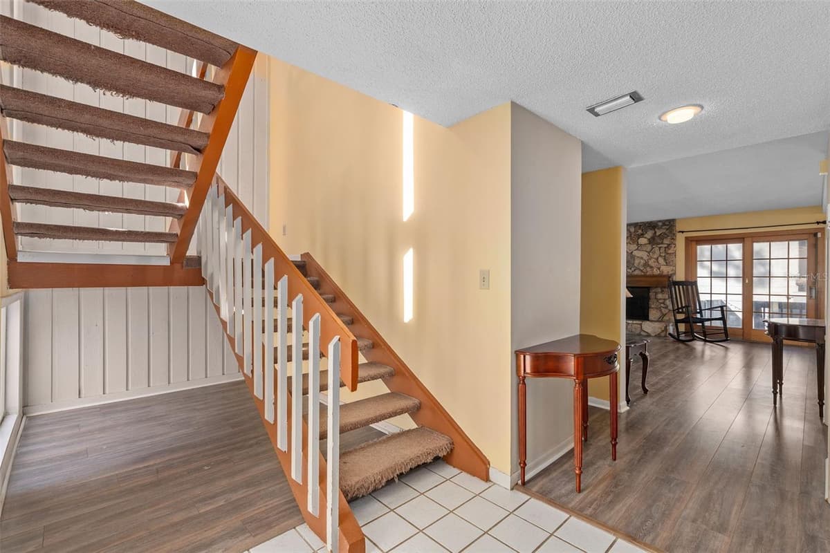 114 HIDDEN OAK DRIVE — photo 2 of 40
