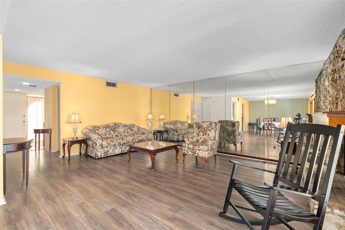 114 HIDDEN OAK DRIVE — photo 11 of 40