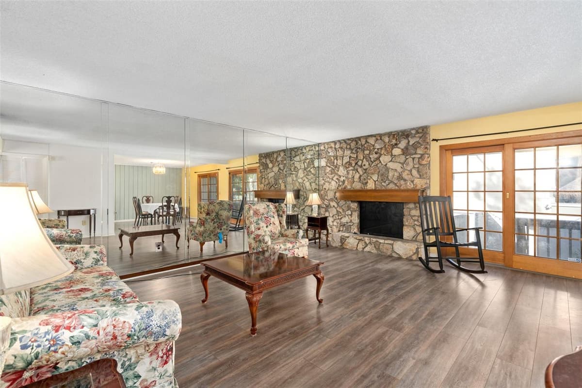 114 HIDDEN OAK DRIVE — photo 9 of 40