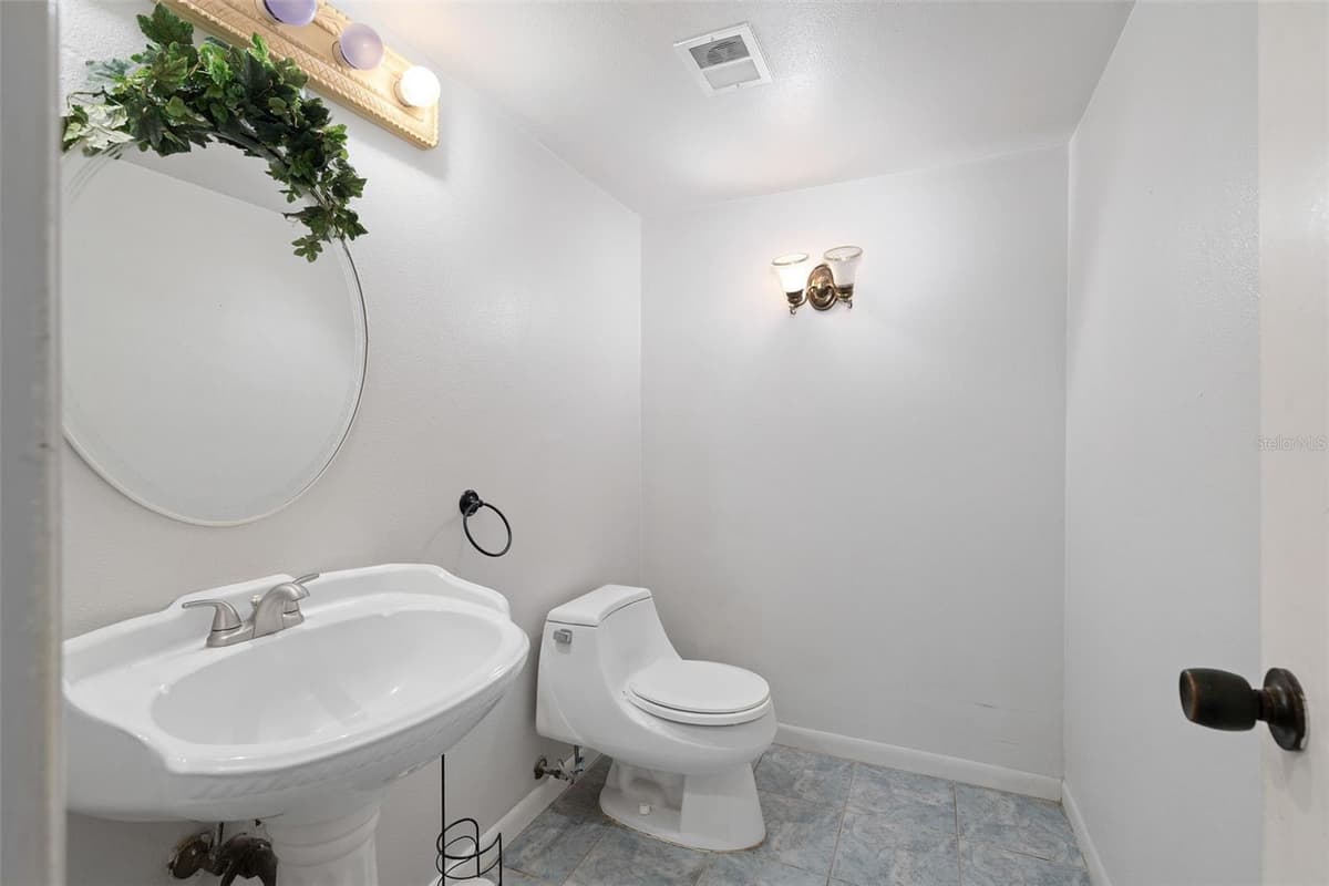 114 HIDDEN OAK DRIVE — photo 8 of 40