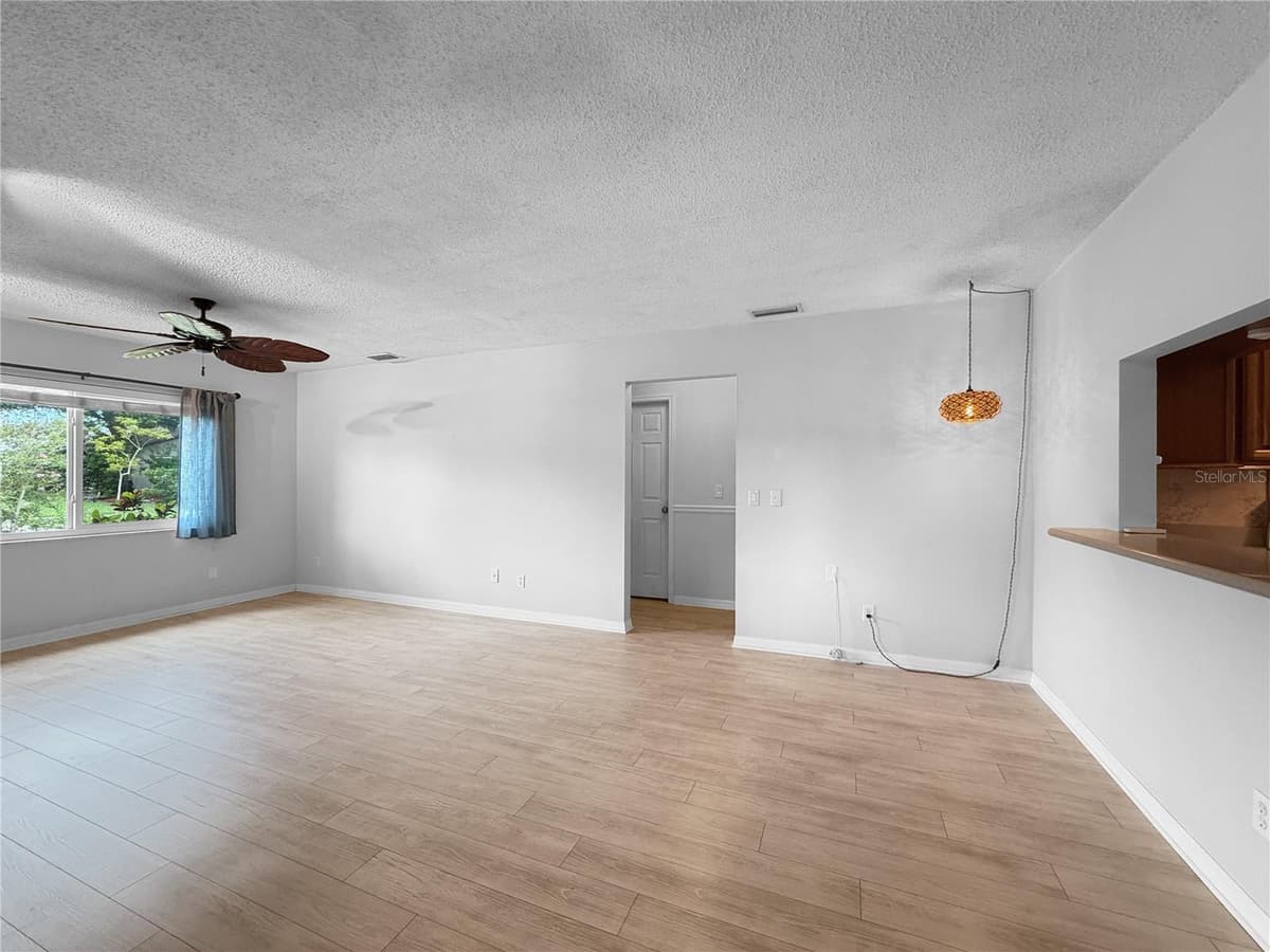 1583 REDWOOD AVENUE — photo 8 of 54