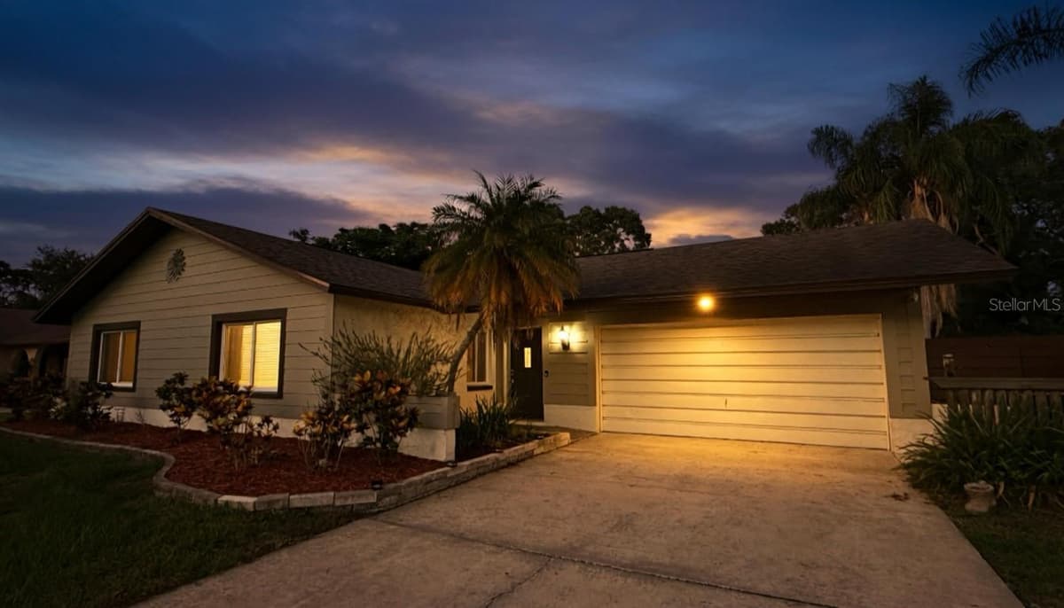 1583 REDWOOD AVENUE — photo 4 of 54