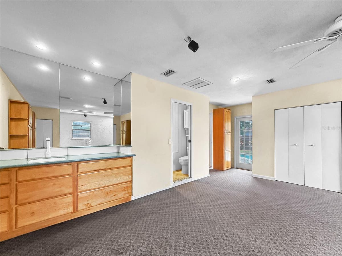 1583 REDWOOD AVENUE — photo 33 of 54