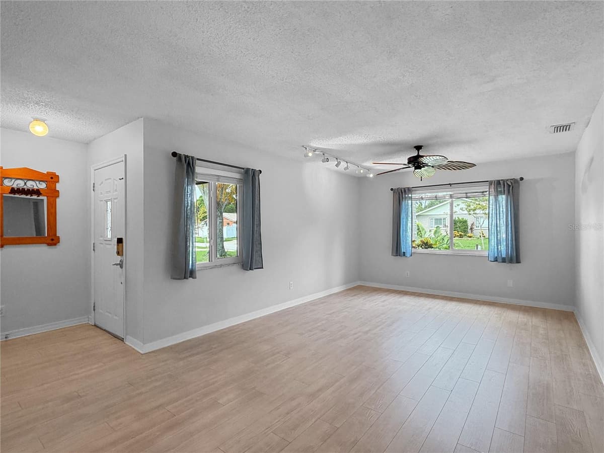 1583 REDWOOD AVENUE — photo 7 of 54
