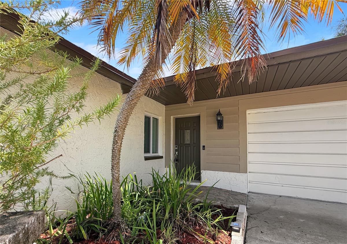 1583 REDWOOD AVENUE — photo 2 of 54