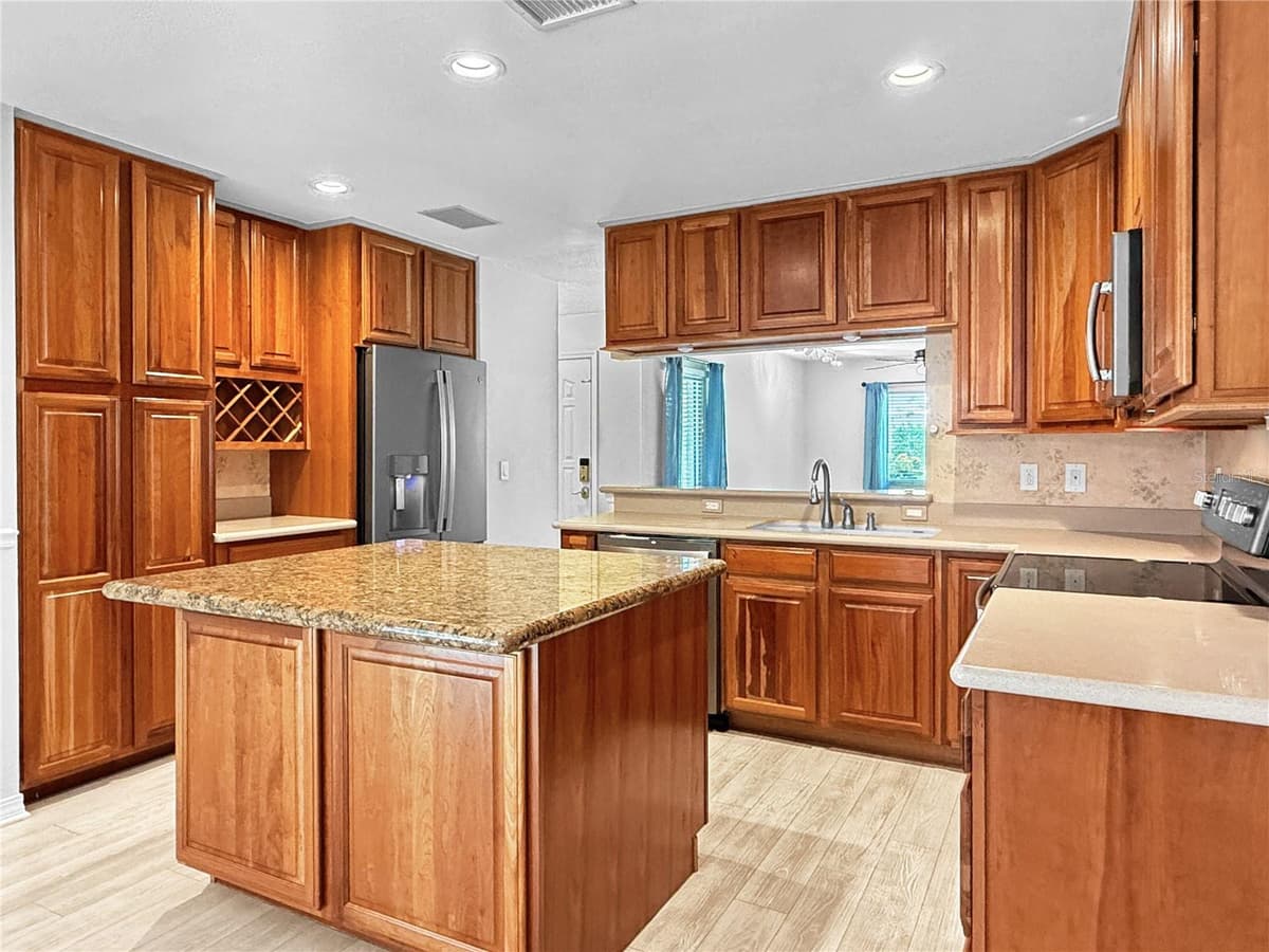 1583 REDWOOD AVENUE — photo 14 of 54