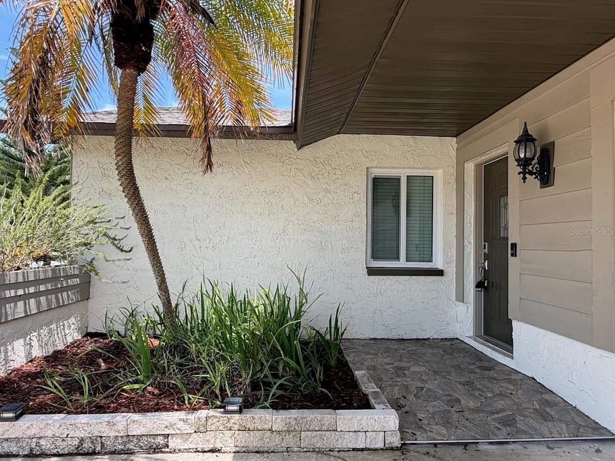 1583 REDWOOD AVENUE — photo 3 of 54
