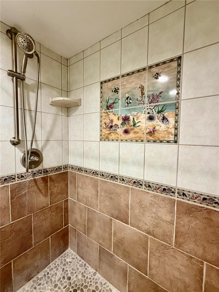 1583 REDWOOD AVENUE — photo 21 of 54