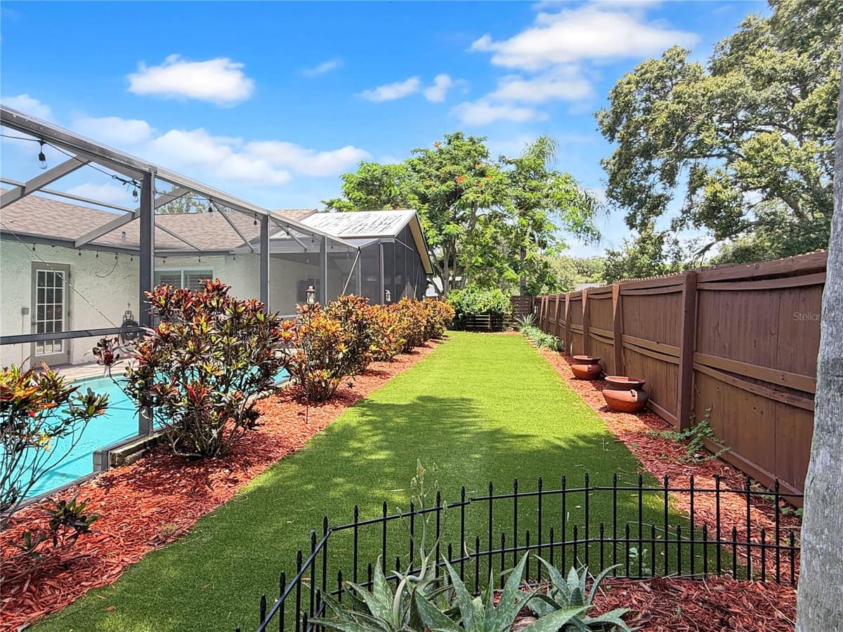 1583 REDWOOD AVENUE — photo 47 of 54