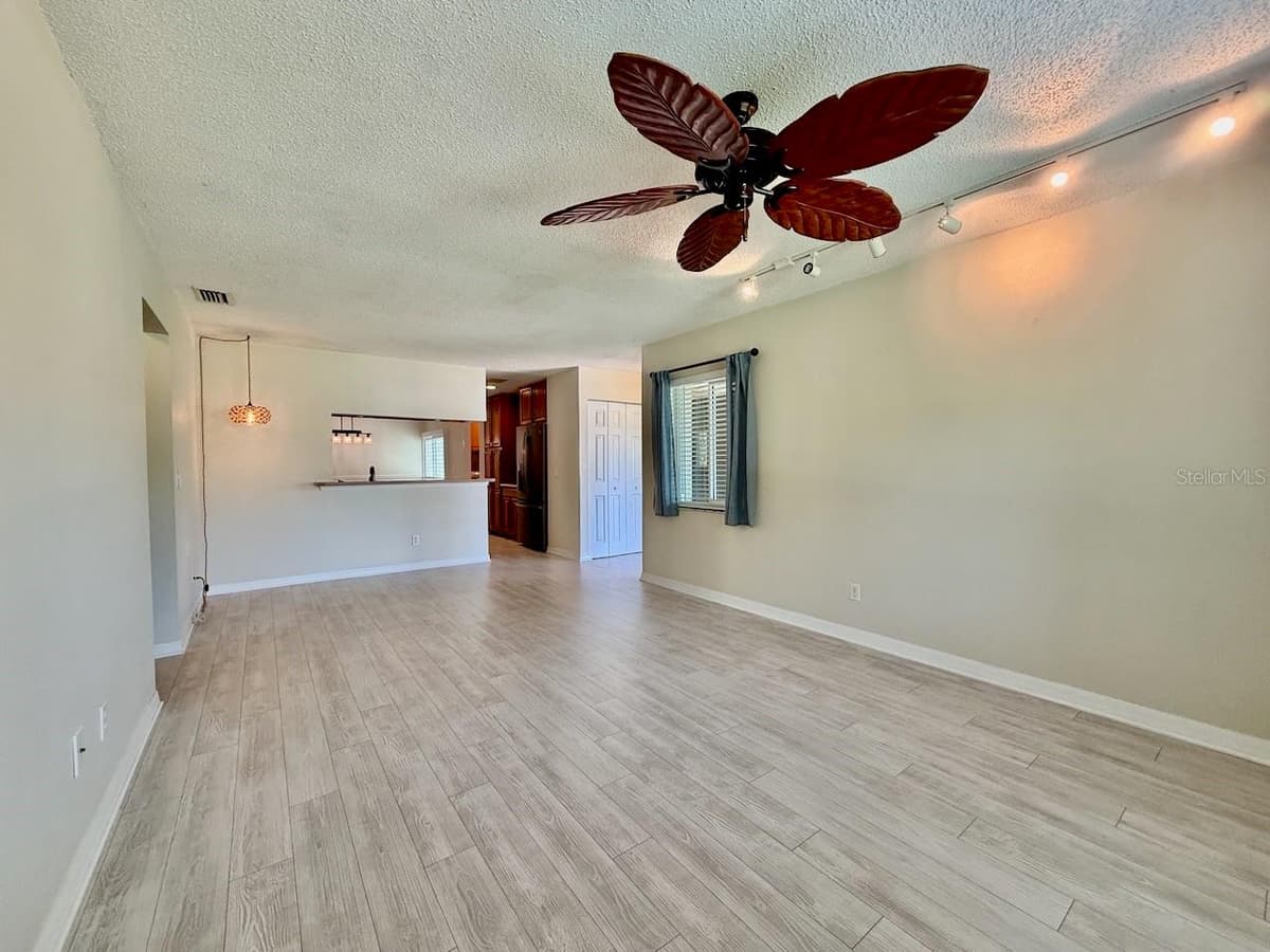 1583 REDWOOD AVENUE — photo 9 of 54