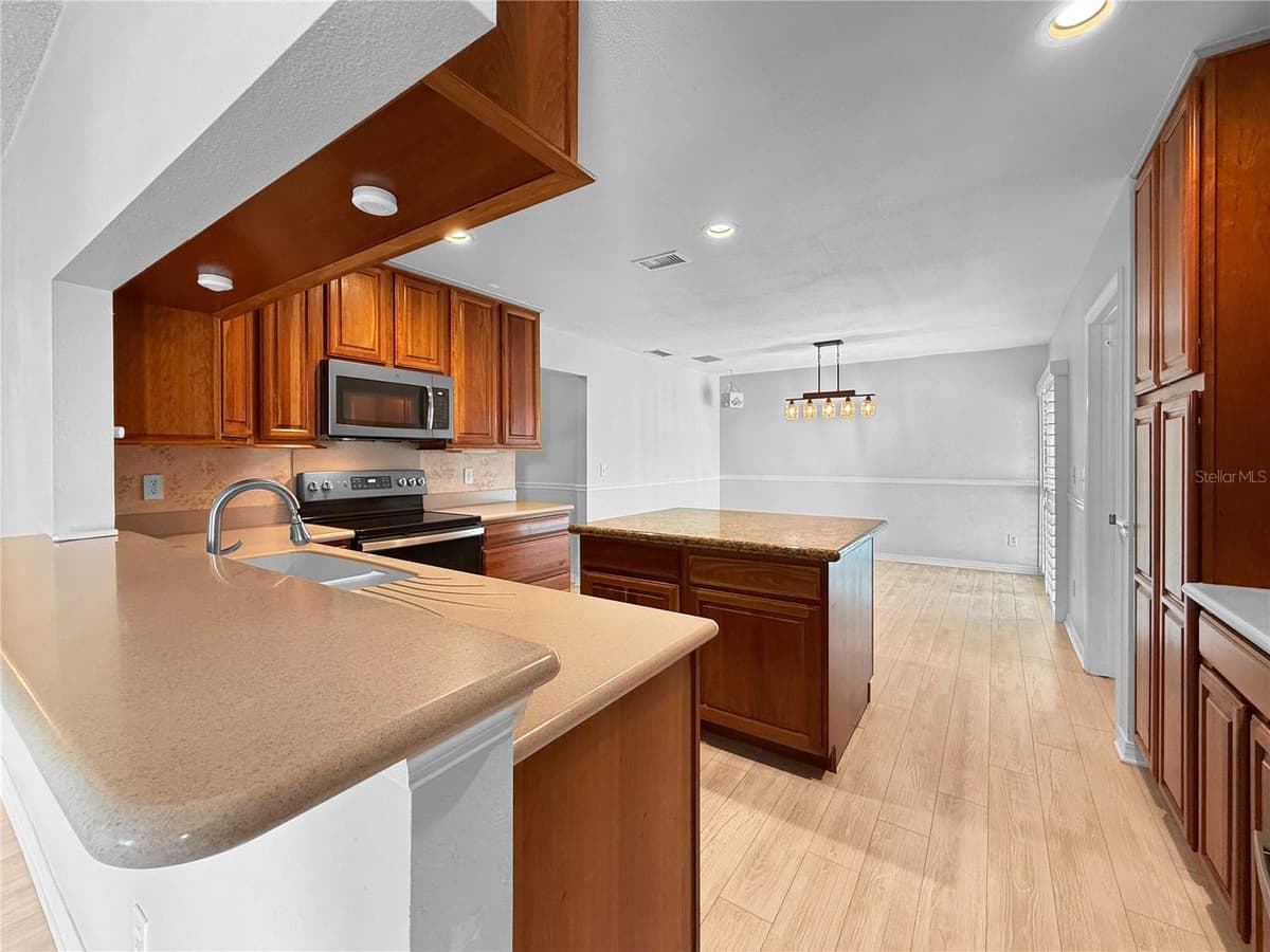 1583 REDWOOD AVENUE — photo 12 of 54