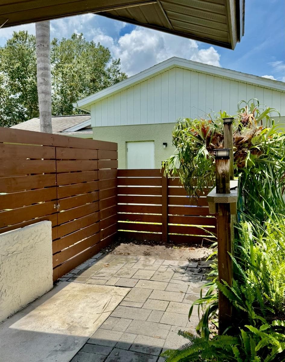 1583 REDWOOD AVENUE — photo 5 of 54