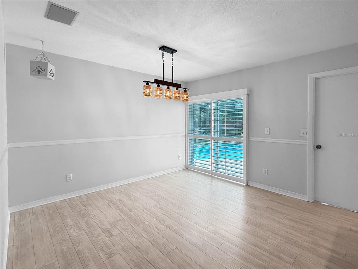 1583 REDWOOD AVENUE — photo 16 of 54