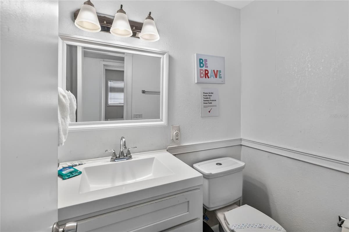 745 HILLVIEW DRIVE — photo 8 of 30