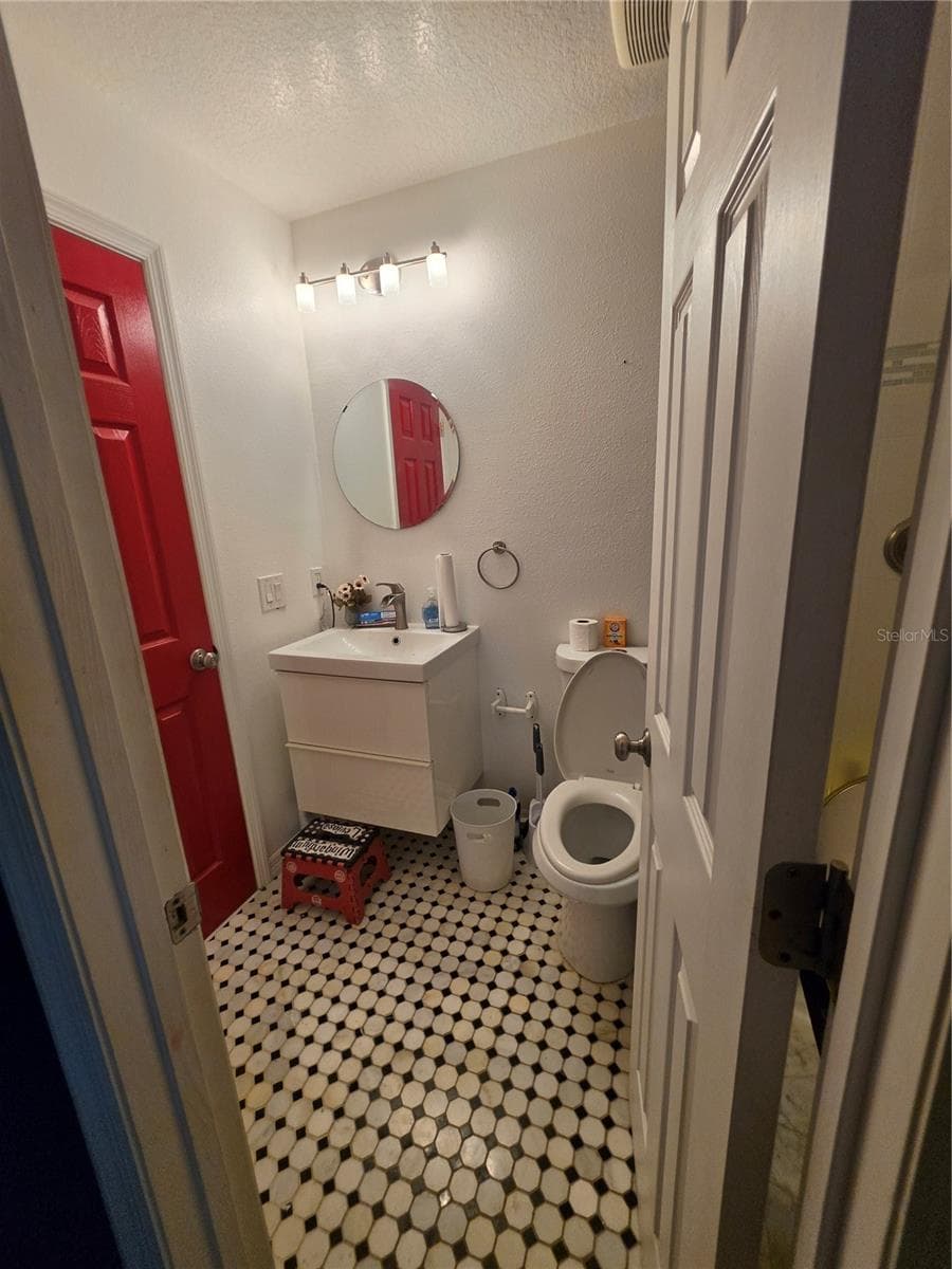 705 YOUNGSTOWN PARKWAY — photo 12 of 17