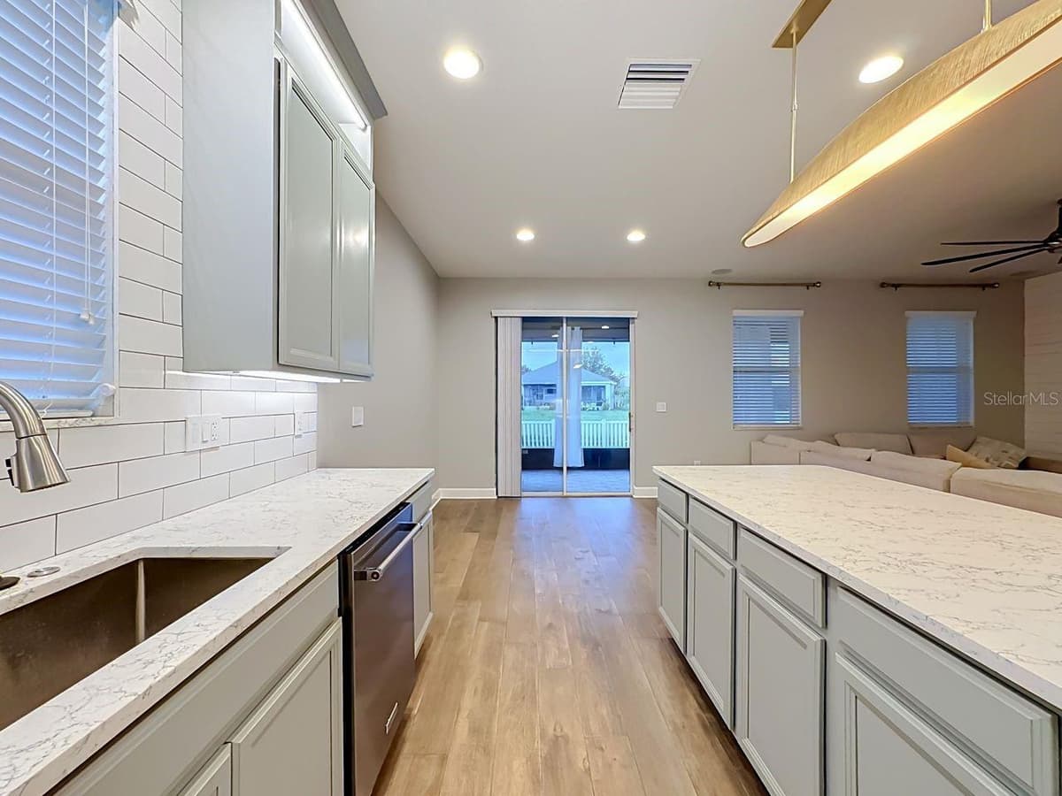10445 FLAGSTAFF FALLS AVENUE — photo 16 of 28