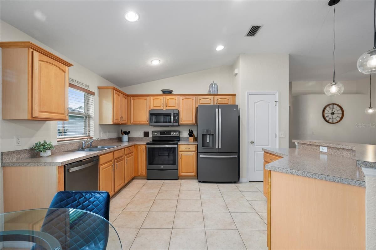 1611 SCARLETT AVENUE — photo 10 of 58