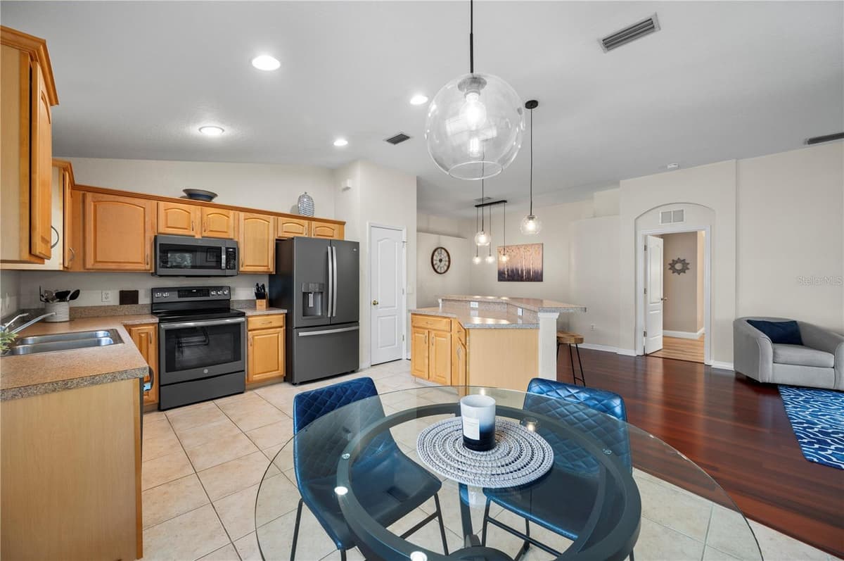 1611 SCARLETT AVENUE — photo 13 of 58