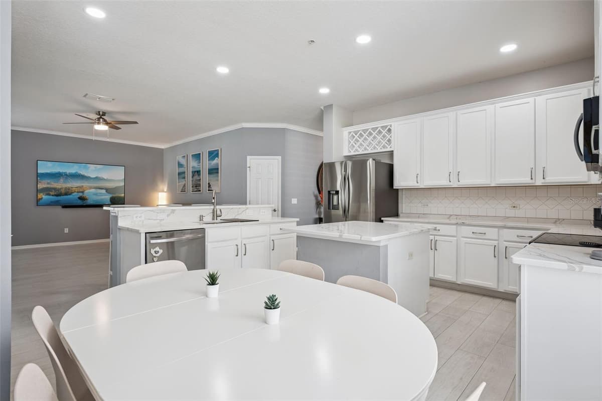 9615 SWEETLEAF STREET — photo 10 of 26