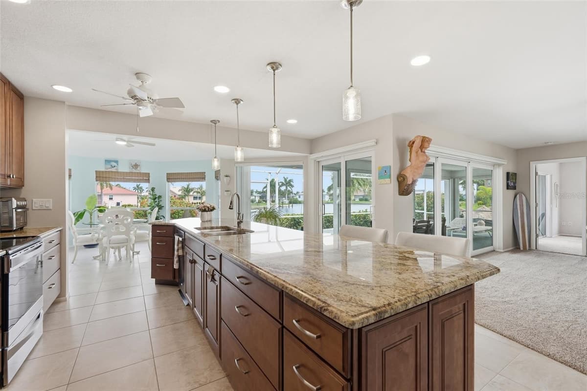 3433 NIGHTHAWK COURT — photo 10 of 32