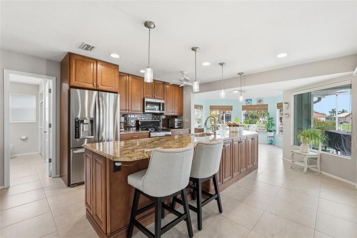 3433 NIGHTHAWK COURT — photo 7 of 32