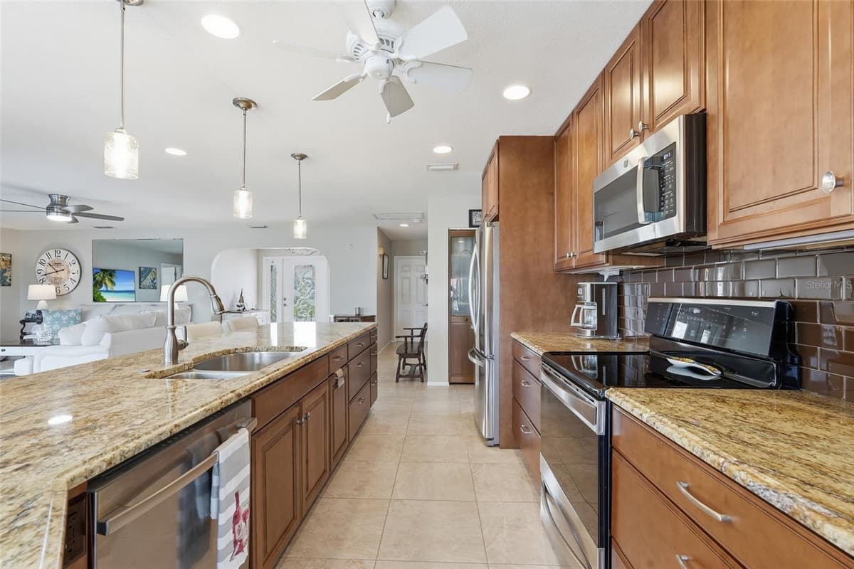 3433 NIGHTHAWK COURT — photo 8 of 32