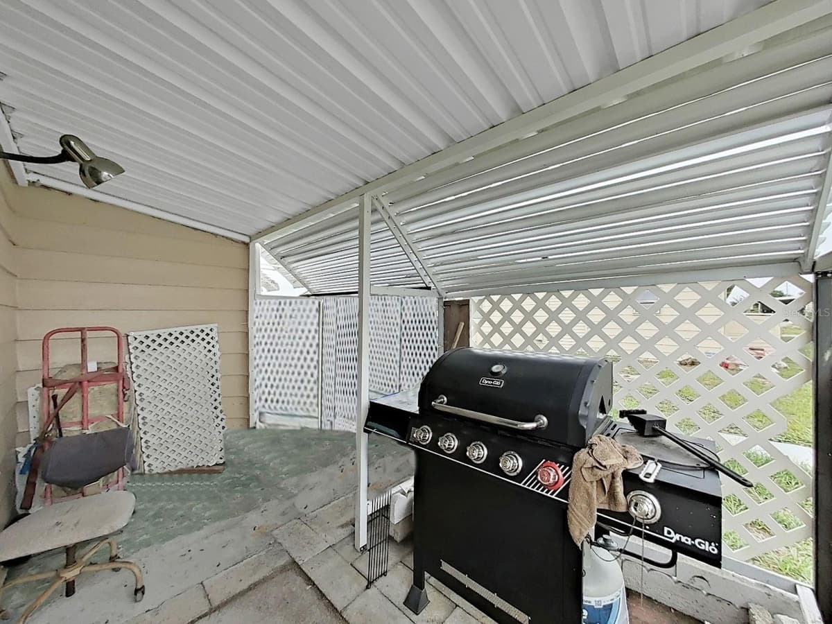 5083 LODGEWOOD DR — photo 34 of 42