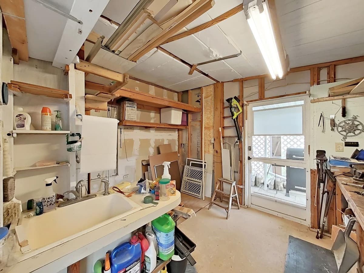 5083 LODGEWOOD DR — photo 35 of 42