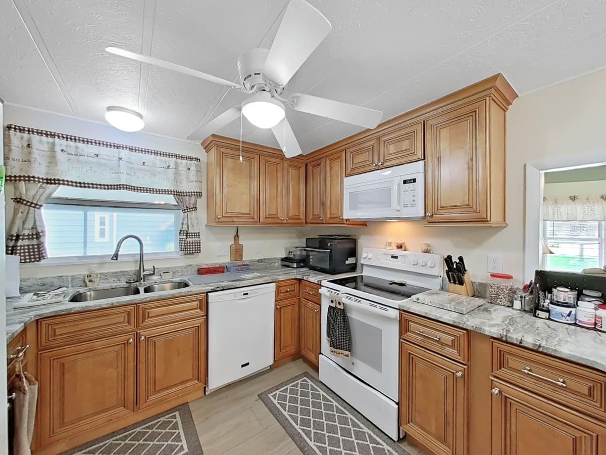5083 LODGEWOOD DR — photo 19 of 42