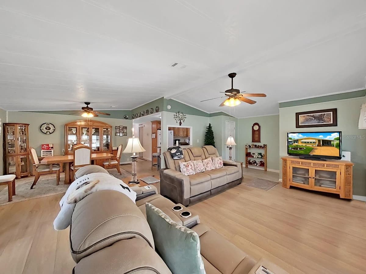 5083 LODGEWOOD DR — photo 14 of 42