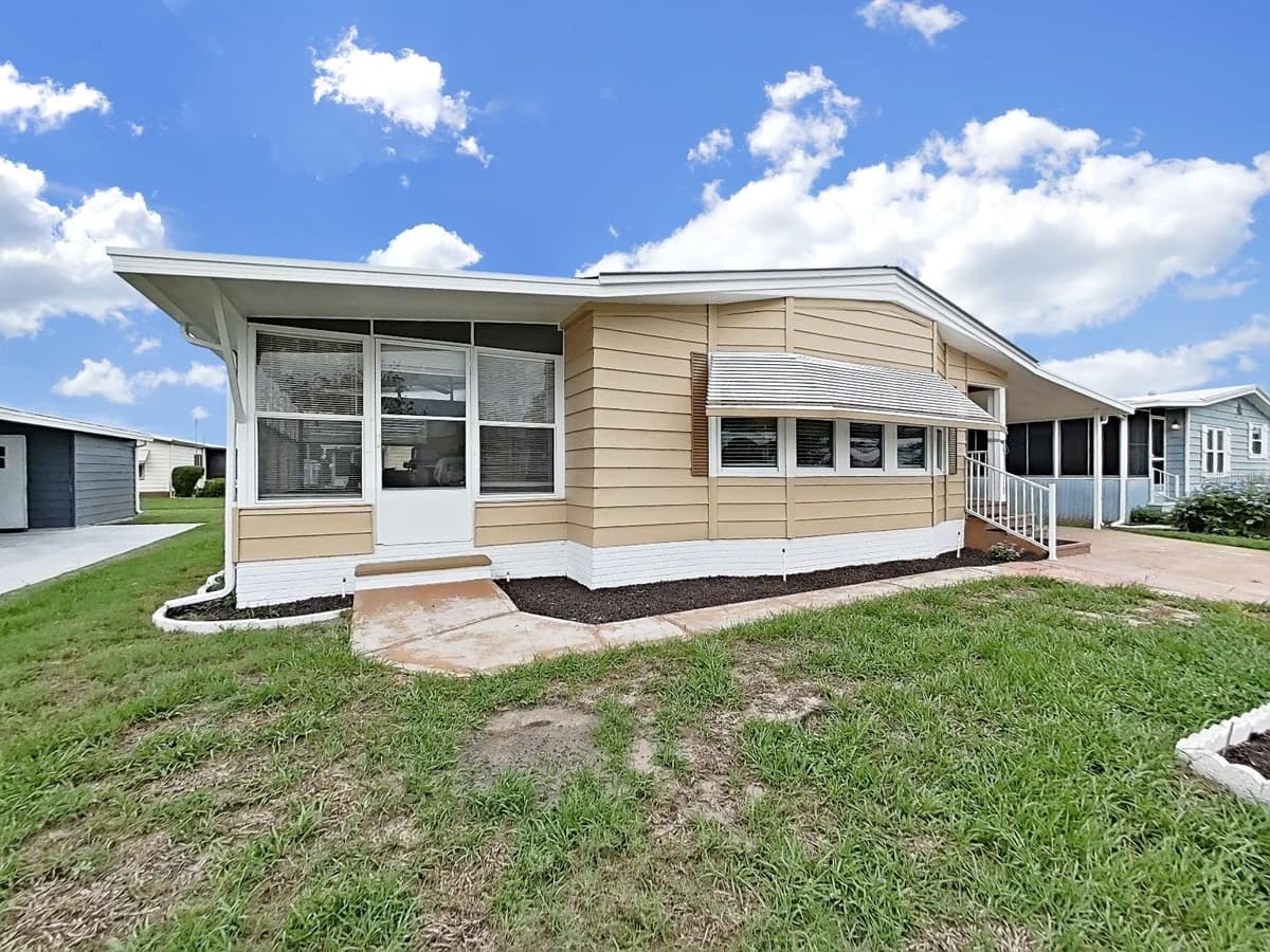 5083 LODGEWOOD DR — photo 3 of 42